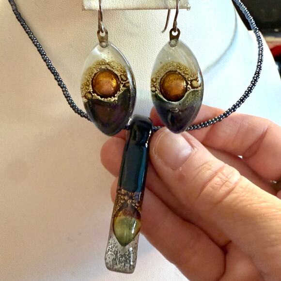 Handcrafted Modern Artisan Glass Earrings and Pendant Set - Picture 8 of 8